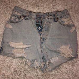 Light wash Levi shorts. Size 25. High rise.